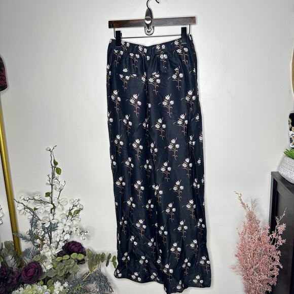 ANTHROPOLOGIE Satin Daisy Floral Wide Leg Pants Black Sz 4 {3Z43} - Picture 3 of 4